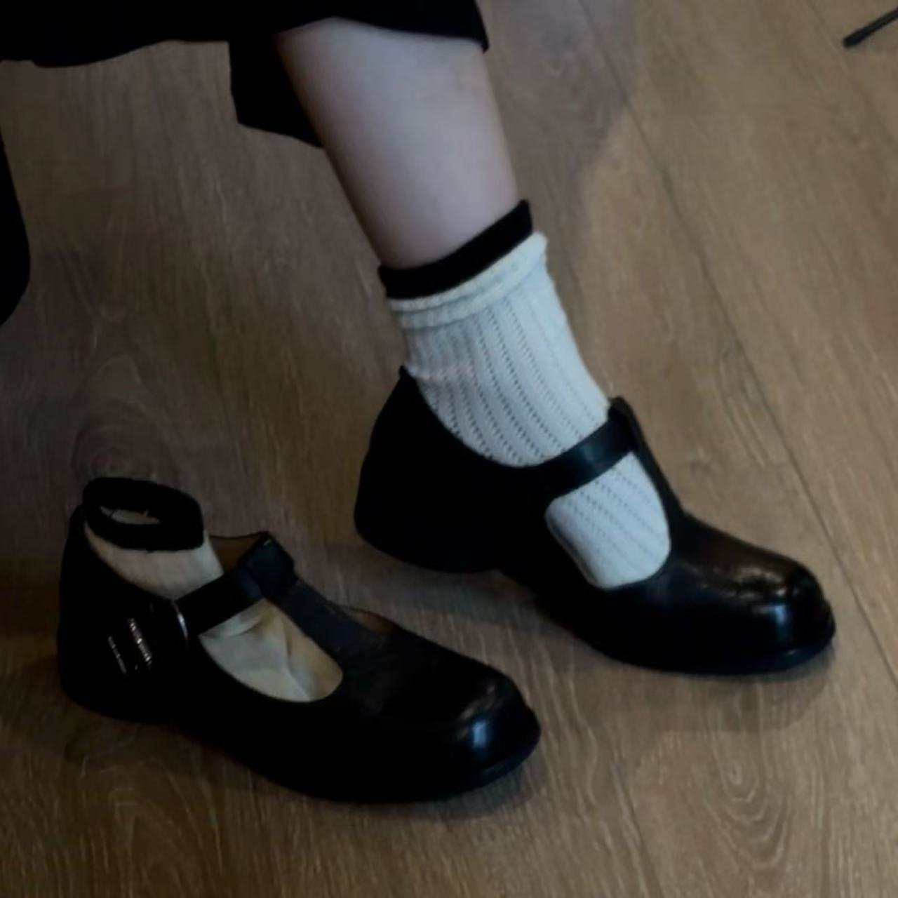 Round-toe T-strap Chunky-heeled Mary Janes - Image 3