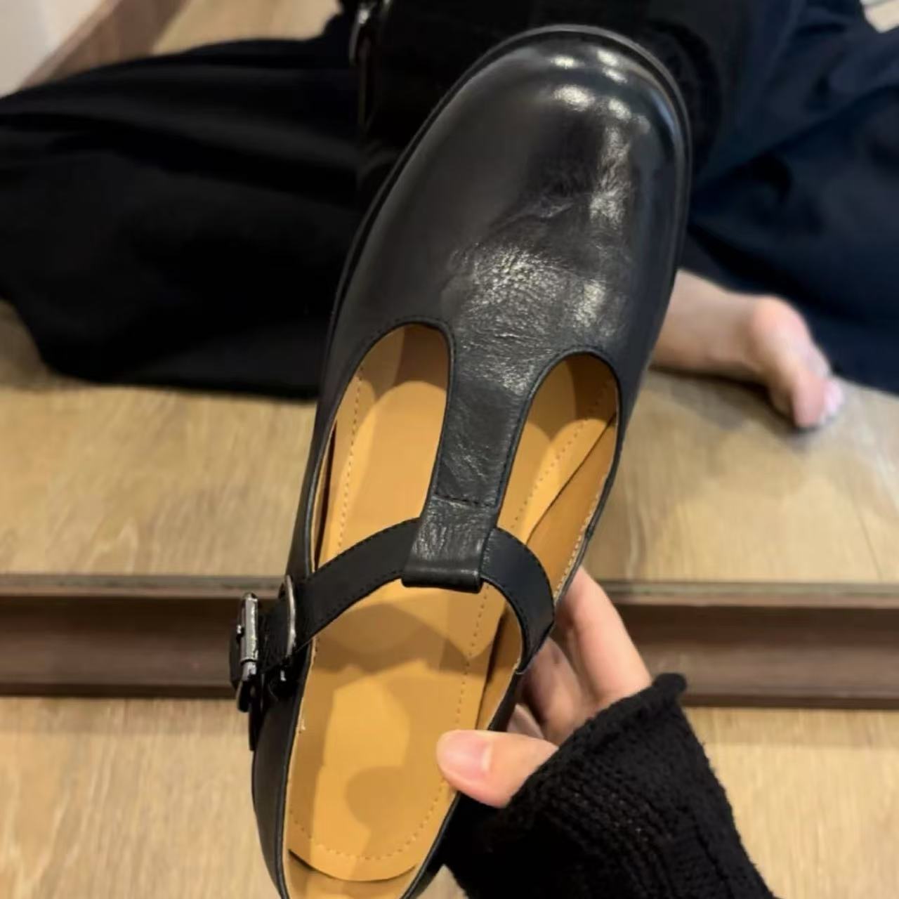 Round-toe Mid-heel T-strap Chunky-heeled Mary Jane Leather Shoes