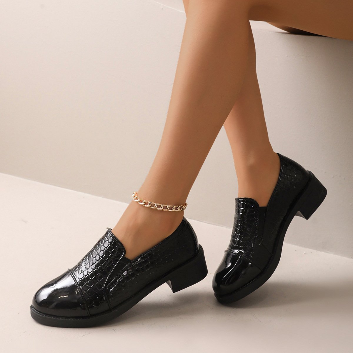 Stylish Cracked-surface Leather Work Shoes - Image 3