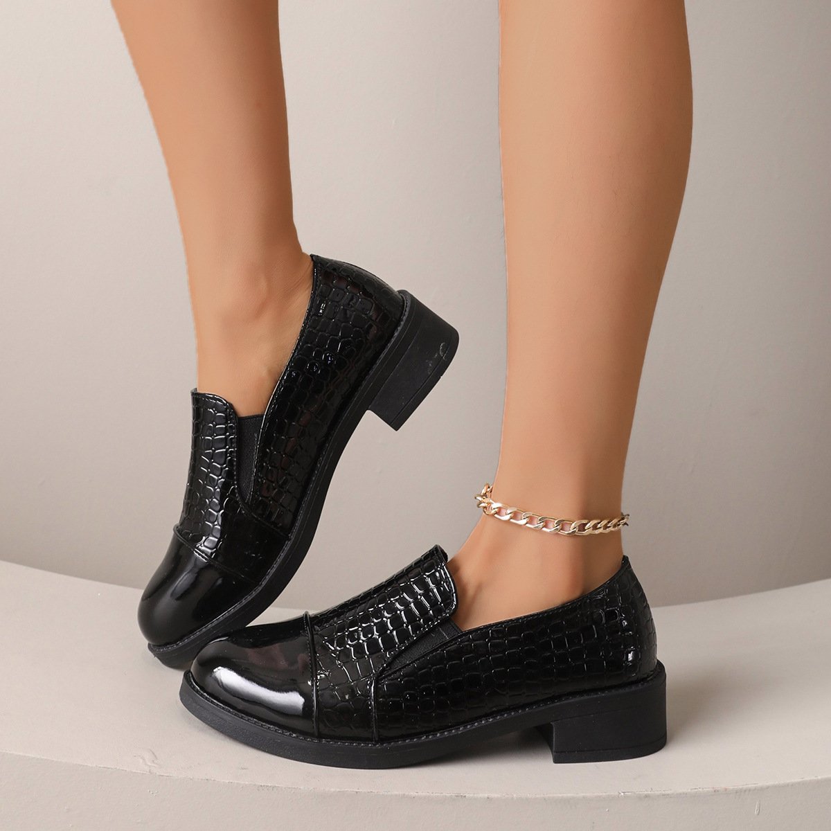 Stylish Cracked-surface Leather Work Shoes - Image 2